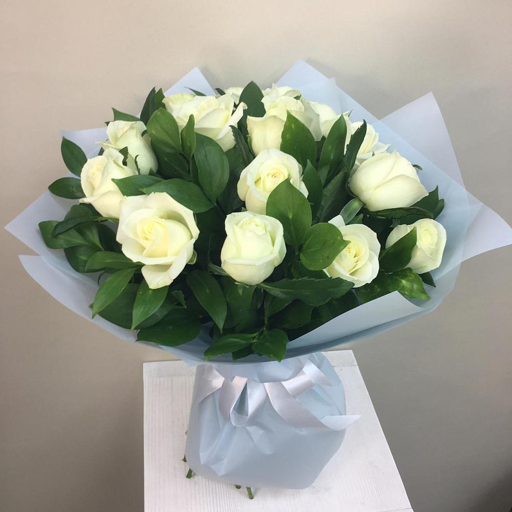 Букет 15 Белых роз Проуд в Оржицы