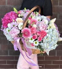 Композиция солнечный день в Оржицы Цветочная композиция из Розы, Хризантемы, Пионы и Лизиантусы в корзине в Оржицы