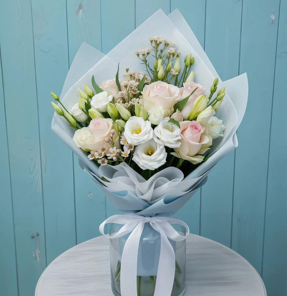 Букет цветов из: Розы и Лизиантусы в Оржицы