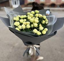 Букет Белые кустовые розы Солинеро в Оржицы