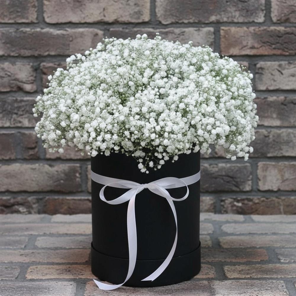 Цветочная композиция из Гипсофила в шляпной коробке в Оржицы