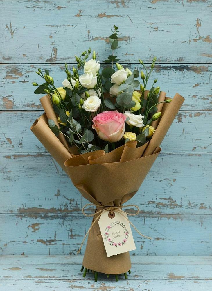 Букет цветов из: Розы и Лизиантусы в Оржицы