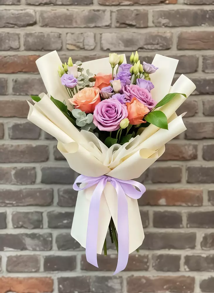 Букет цветов из: Лизиантусы и Розы в Оржицы