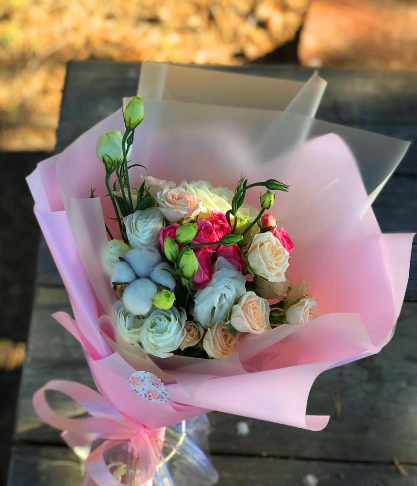 Букет цветов из: Розы и Лизиантусы в Оржицы