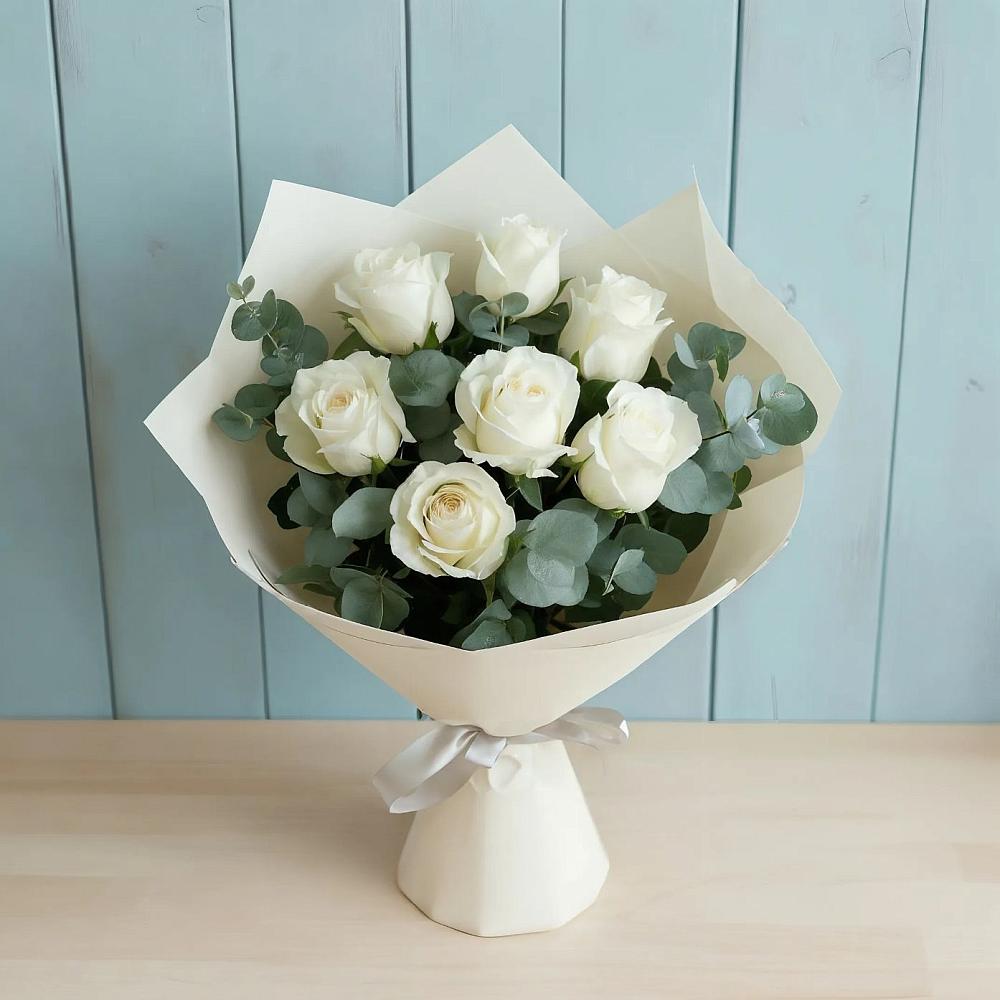 Букет Белые розы в Эвкалипте в Оржицы