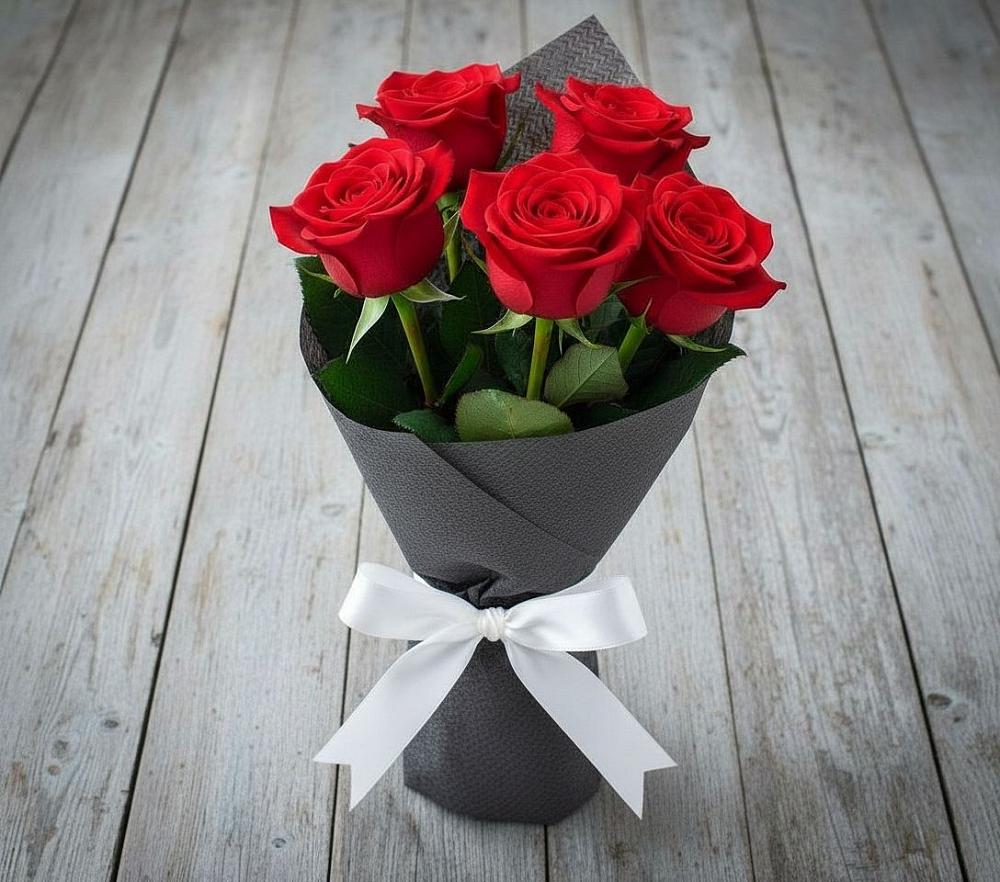 Букет 5 Красных роз Эдлесс Лав в Оржицы