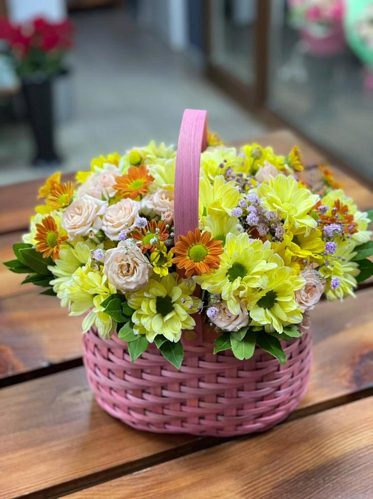 Цветочная композиция из Хризантемы и Розы в корзине в Оржицы