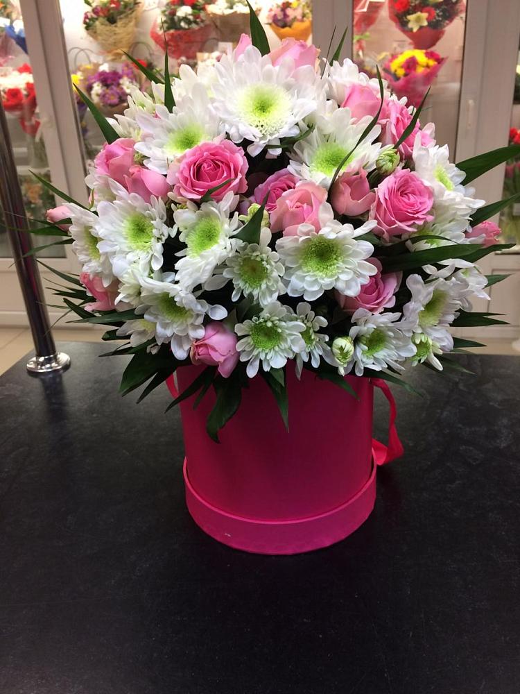 Цветочная композиция из Розы и Хризантемы в шляпной коробке в Оржицы