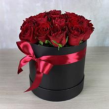 Цветочная композиция из Розы в шляпной коробке в Оржицы