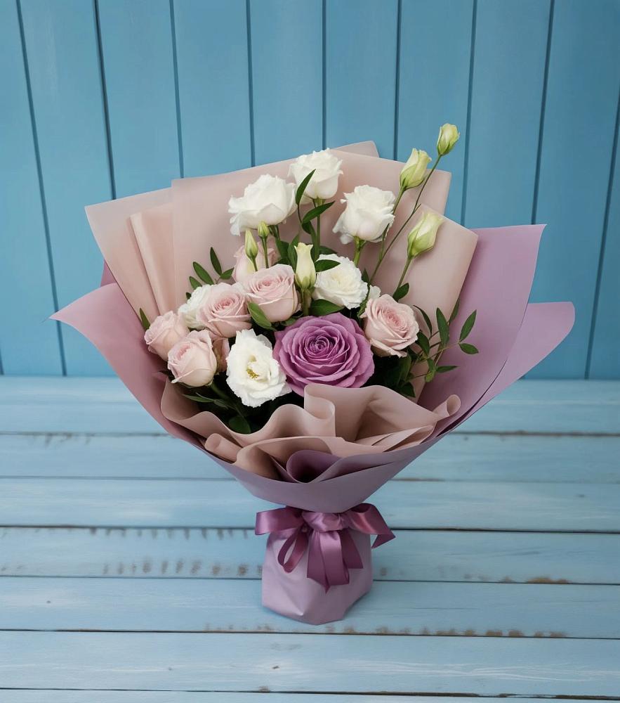 Букет цветов из: Розы и Лизиантусы в Оржицы